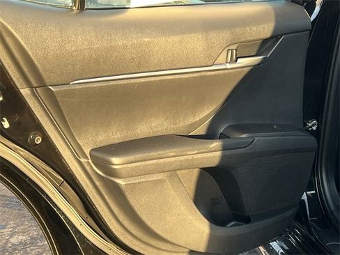 Used 2023 Toyota Camry SE image 29