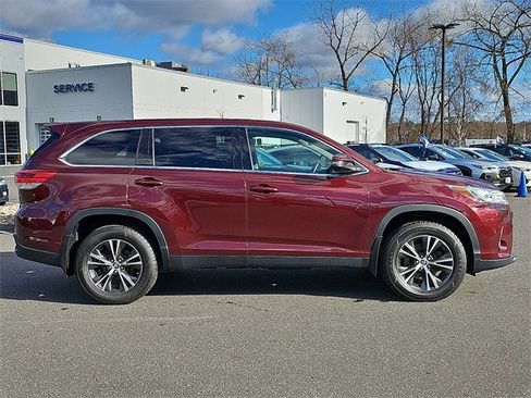 Used 2019 Toyota Highlander AWD V6 image 7