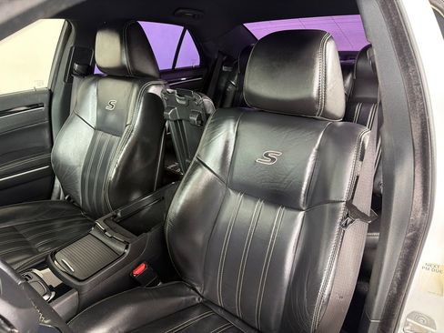 Used 2019 Chrysler 300 S AWD/4WD image 11