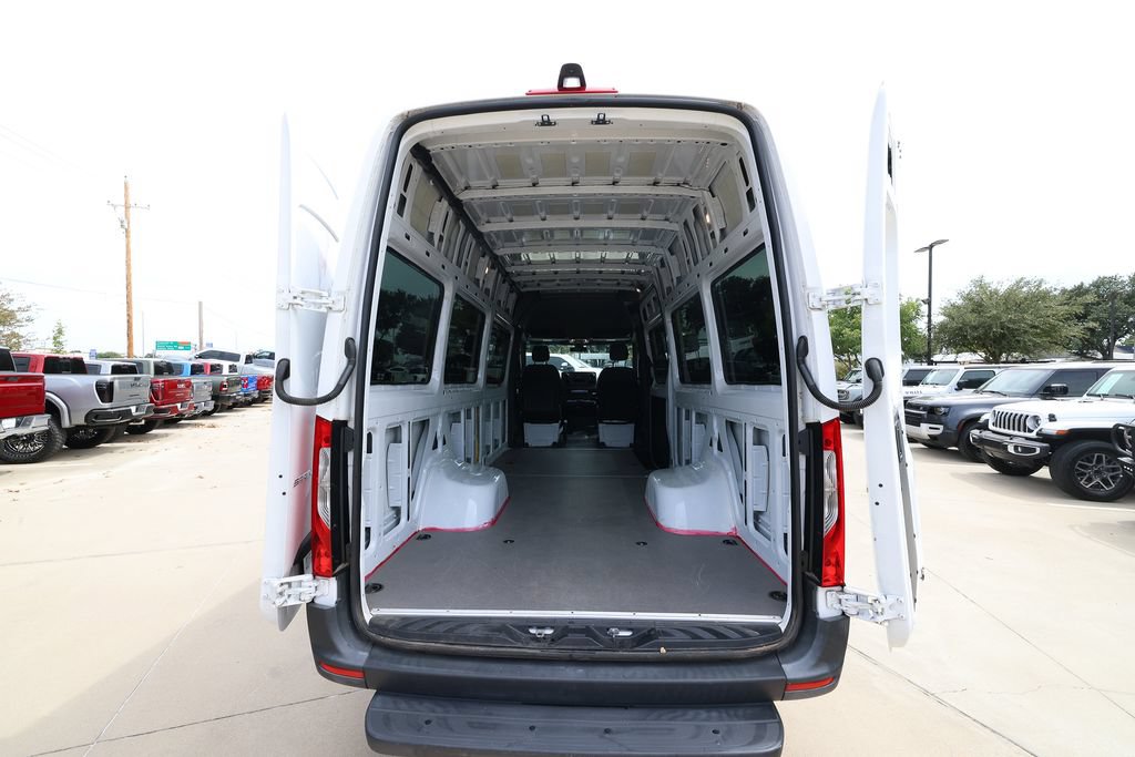Used 2022 Mercedes-Benz Sprinter 3500 image 11