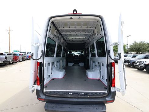 Used 2022 Mercedes-Benz Sprinter 3500 image 11
