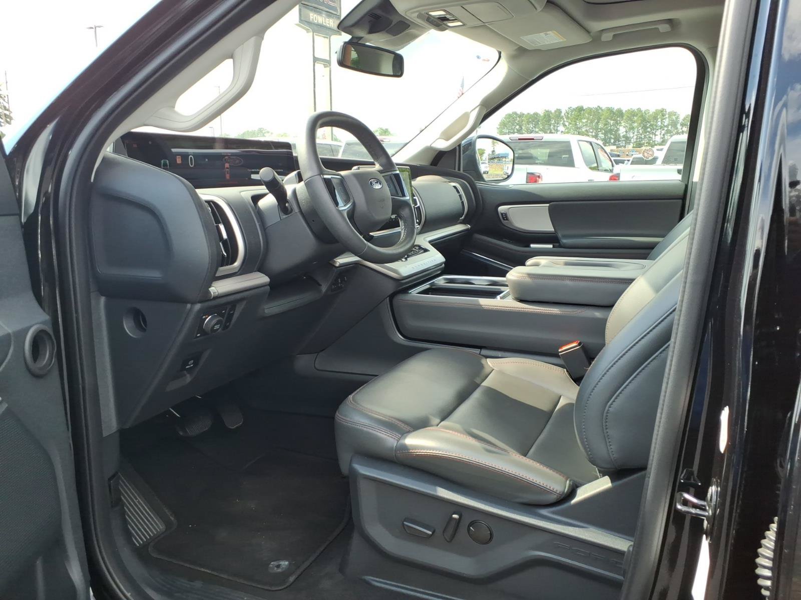 Used 2025 Ford Expedition Max Active AWD/4WD image 21