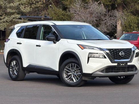 Used 2023 Nissan Rogue S image 2