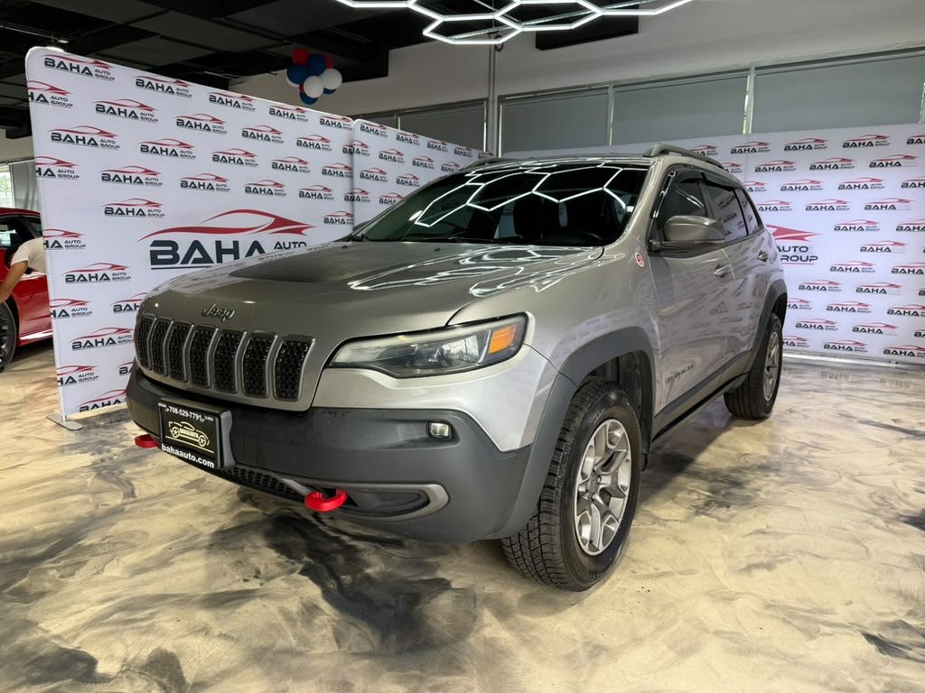 Used 2020 Jeep Cherokee Trailhawk AWD/4WD image 2