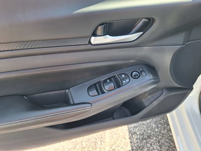 Used 2025 Nissan Altima 2.5 SV FWD image 17