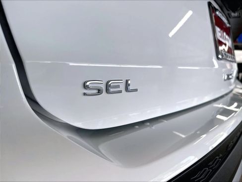 New 2026 Volkswagen Taos SEL AWD/4WD image 9