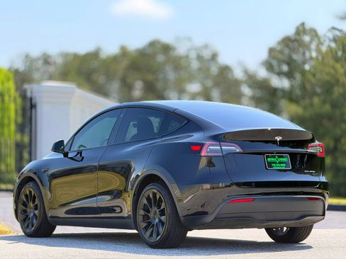 Used 2021 Tesla Model Y Long Range AWD/4WD image 8