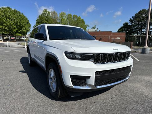 New 2025 Jeep Grand Cherokee L Laredo image 4