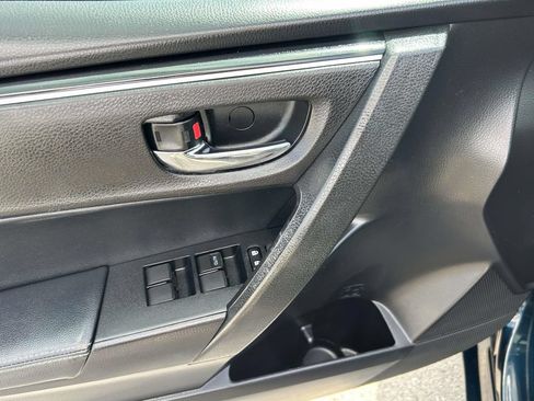 Used 2018 Toyota Corolla XLE FWD image 19