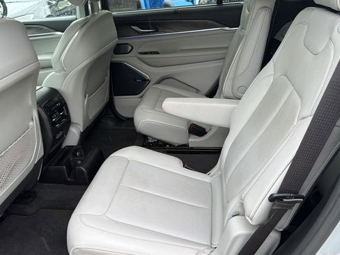 Used 2021 Jeep Grand Cherokee L Overland w/ Luxury Tech Group IV AWD/4WD image 20