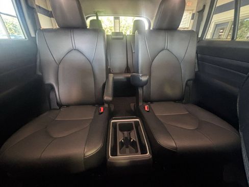 Used 2025 Toyota Grand Highlander FWD image 39
