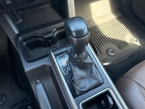 Used 2021 Toyota Tacoma Limited AWD/4WD image 16