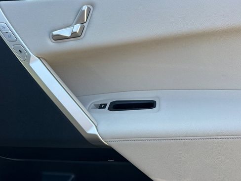 Used 2025 BMW iX xDrive50 image 22