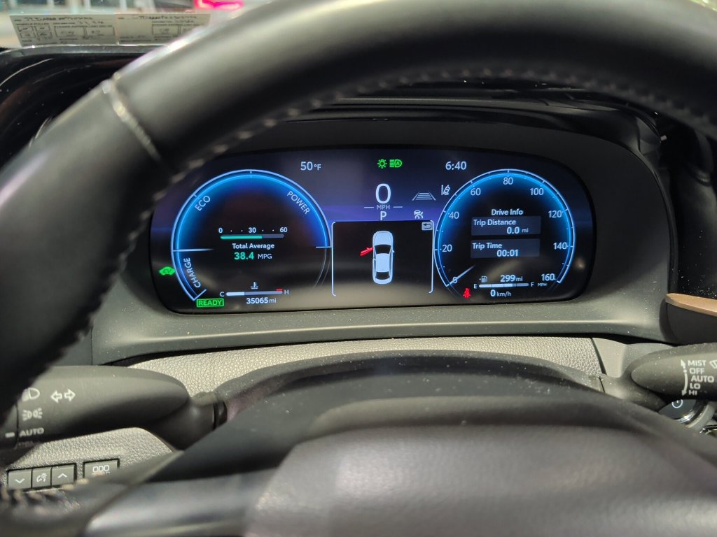 Used 2025 Toyota Crown AWD/4WD image 4