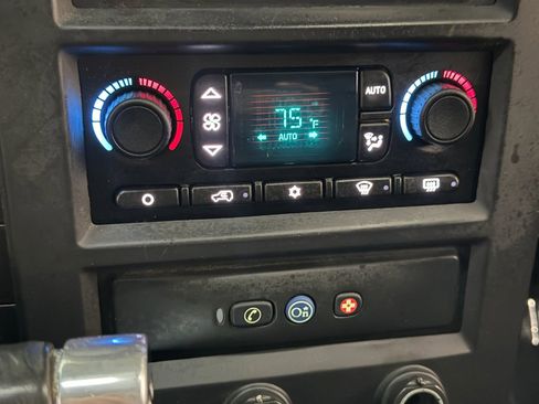 Used 2007 HUMMER H2 SUT Sport Utility Pickup 4D image 30