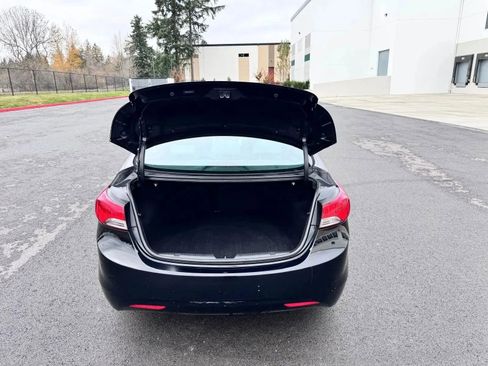 Used 2013 Hyundai Elantra GLS w/ Preferred Pkg image 16