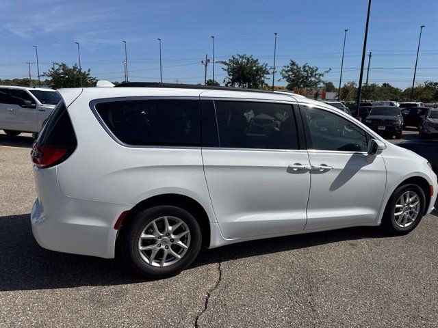 Used 2022 Chrysler Pacifica Touring-L FWD image 6