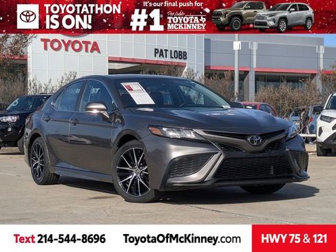 Used 2024 Toyota Camry SE image 1
