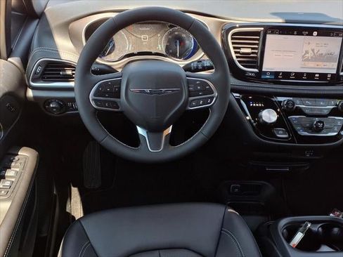 New 2026 Chrysler Pacifica Select FWD image 28