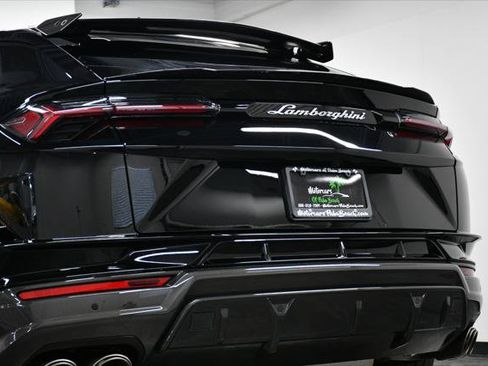 Used 2024 Lamborghini Urus Performante AWD/4WD image 13