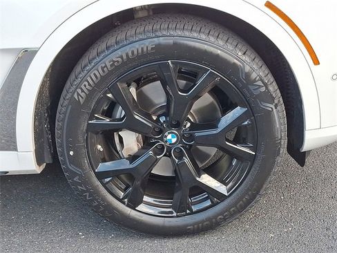 Used 2024 BMW X7 xDrive40i w/ Premium Package image 8