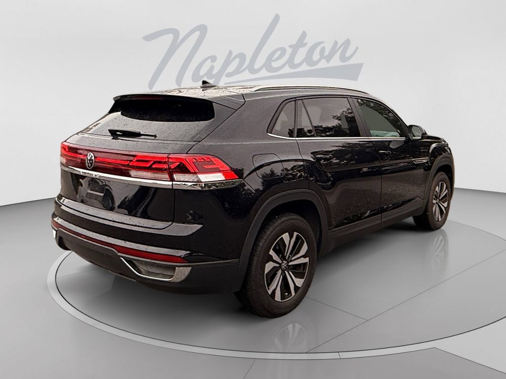 Used 2024 Volkswagen Atlas Cross Sport SE FWD image 5