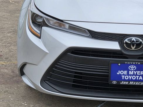 Used 2026 Toyota Corolla LE FWD image 5