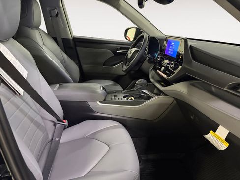 New 2026 Toyota Highlander XLE image 15