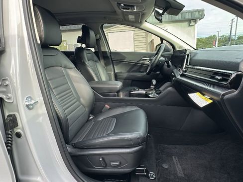 Used 2025 Kia Sportage SX image 16