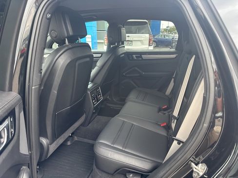 Used 2023 Porsche Cayenne S Platinum image 22