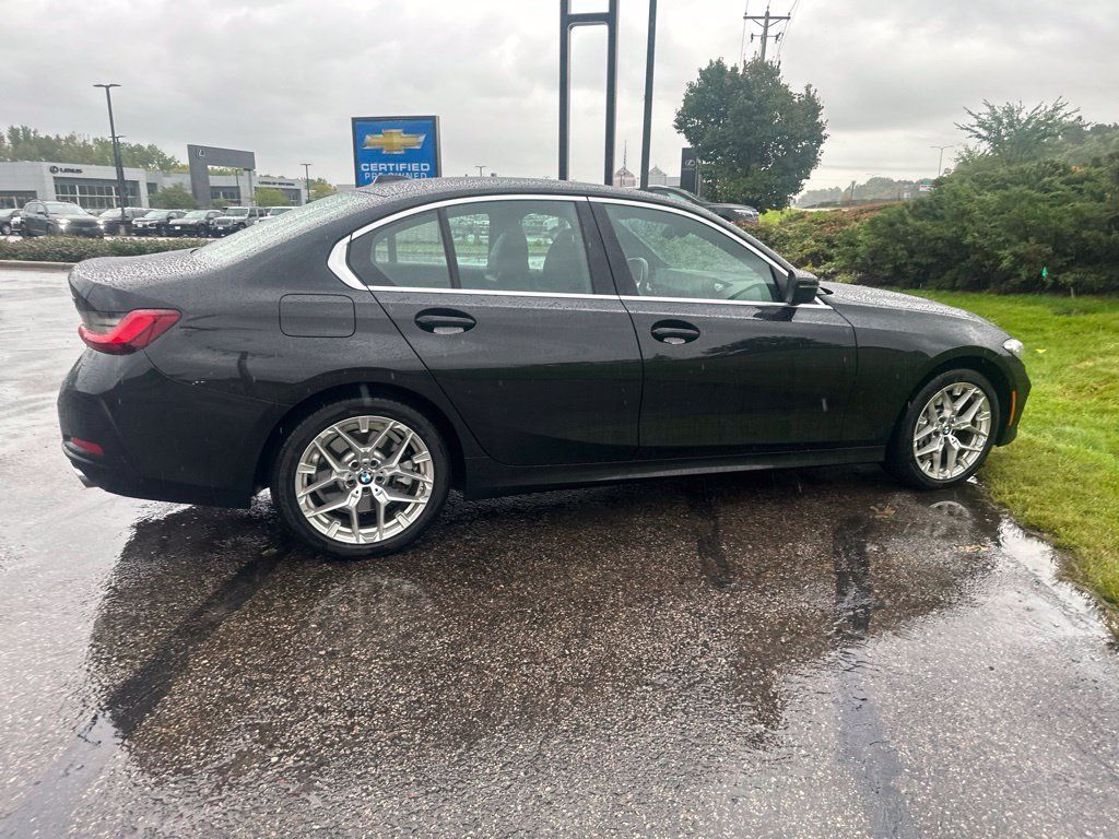 Used 2025 BMW 330i xDrive Sedan AWD/4WD image 9
