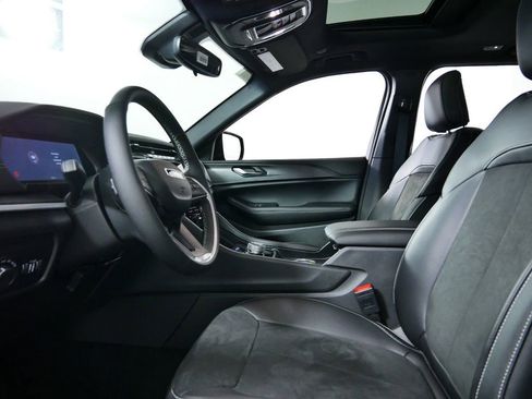 Used 2024 Jeep Grand Cherokee Altitude image 34