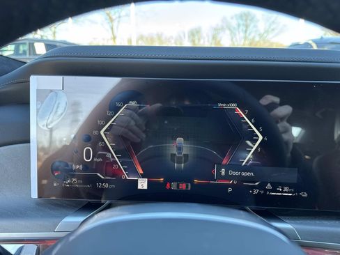 New 2026 BMW 750e xDrive AWD/4WD image 30