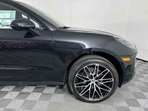 Certified 2025 Porsche Macan image 11