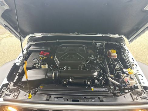 Used 2025 Jeep Wrangler Sport S image 32