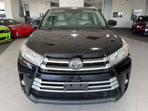 Used 2017 Toyota Highlander XLE image 2