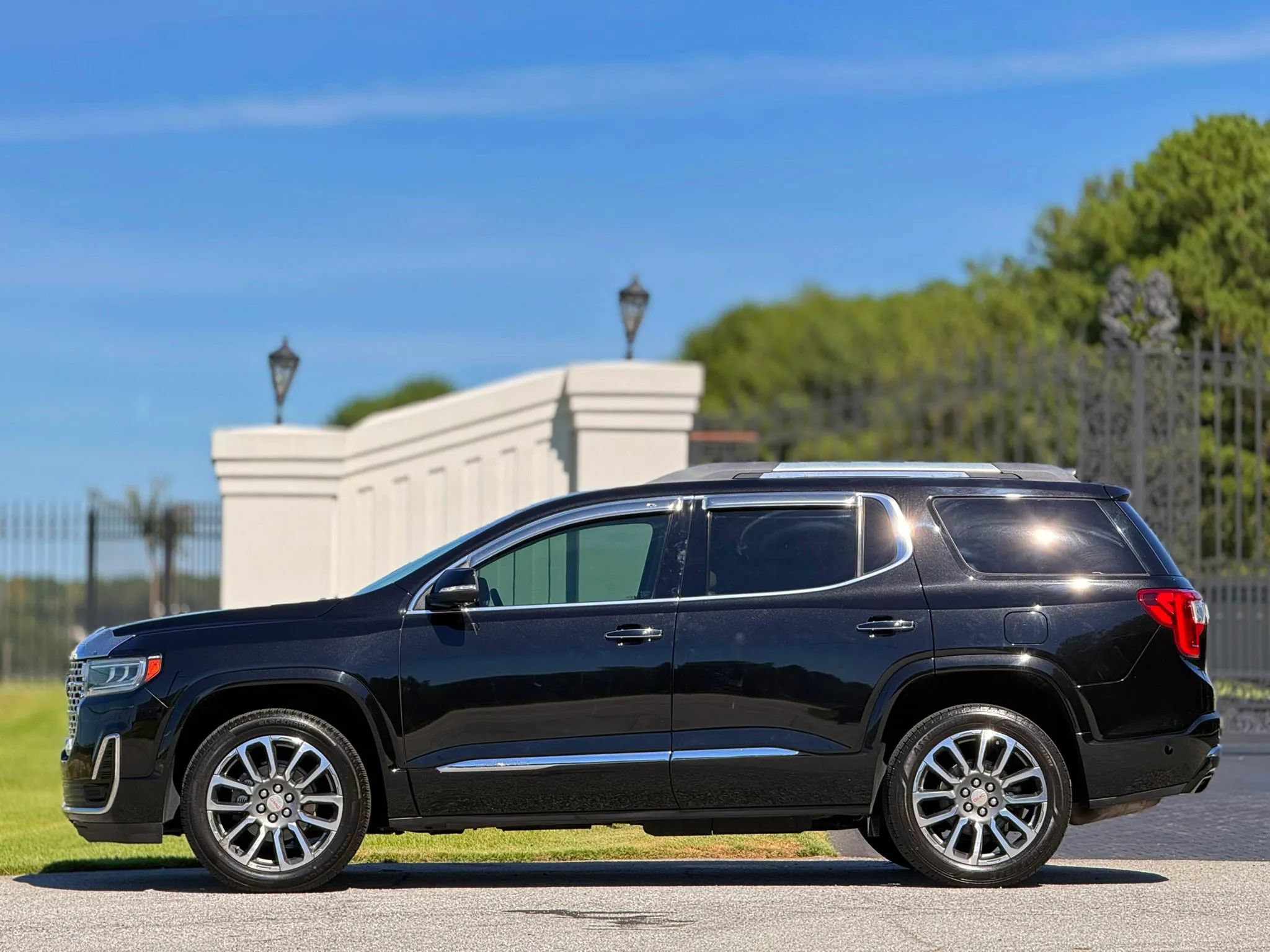 Used 2020 GMC Acadia Denali FWD image 7
