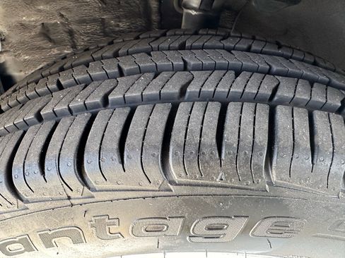 Used 2013 Toyota RAV4 XLE FWD image 5