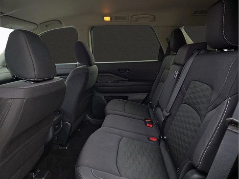 Used 2024 Nissan Pathfinder SV FWD image 10