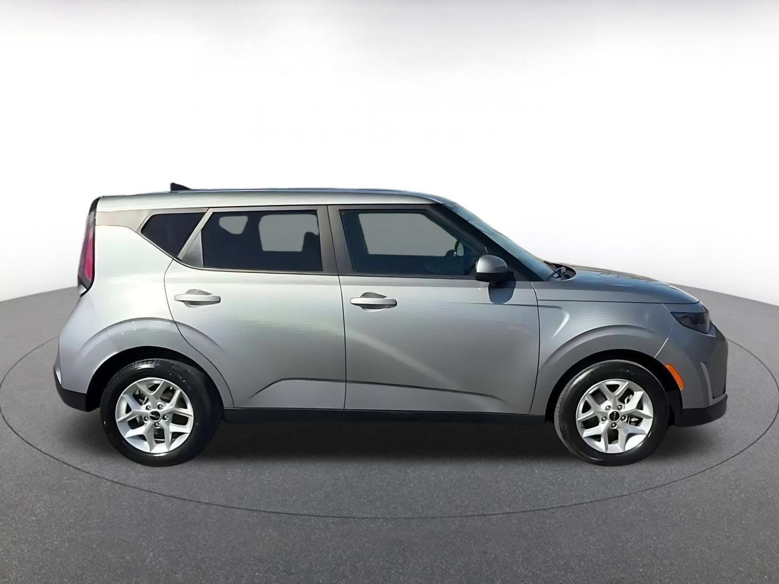 Used 2025 Kia Soul LX w/ LX Technology Package FWD image 15