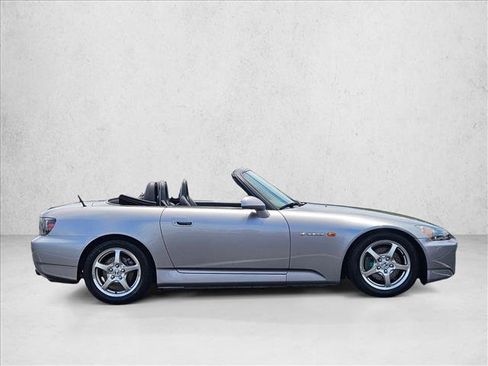 Used 2004 Honda S2000 image 4