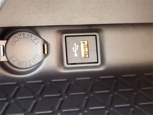 Used 2025 Toyota RAV4 XLE image 29