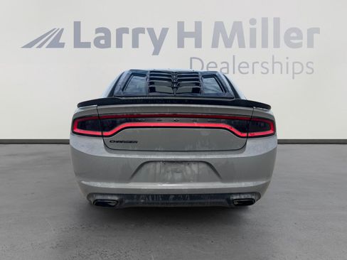 Used 2017 Dodge Charger SE w/ Blacktop Package image 4