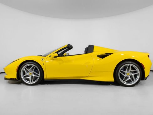 Used 2022 Ferrari F8 Tributo image 3