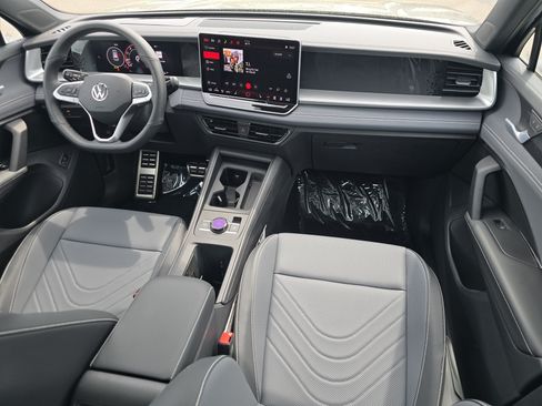 New 2026 Volkswagen Tiguan SE R-Line AWD/4WD image 17