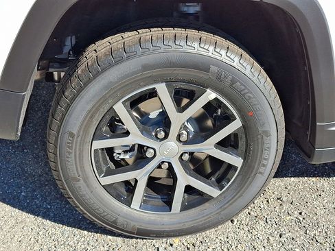 New 2025 Jeep Grand Cherokee Limited w/ Trailer Tow Package image 5