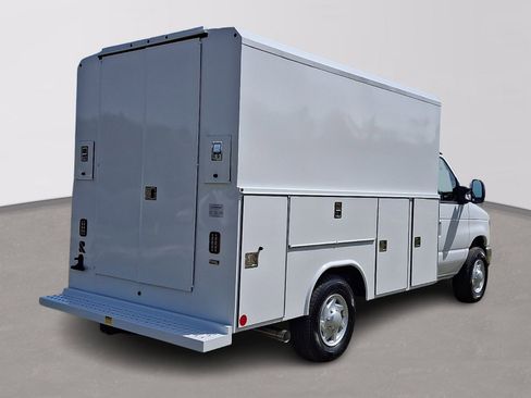 New 2026 Ford E-350 and Econoline 350 Super Duty w/ Power Equipment Group RWD image 6