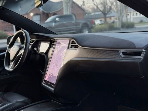 Used 2017 Tesla Model X 75D image 11