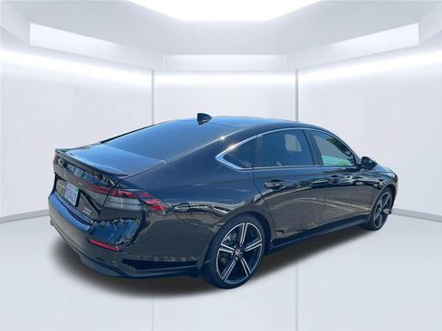 Used 2025 Honda Accord Sport image 5
