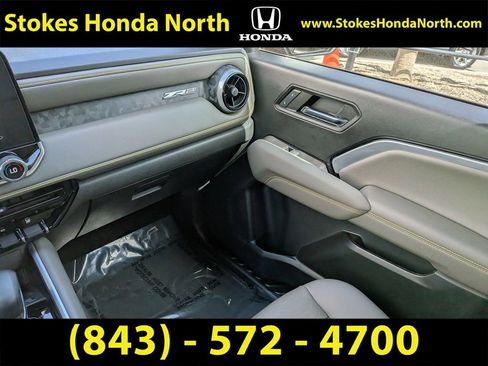 Used 2024 Chevrolet Colorado ZR2 w/ ZR2 Convenience Package III AWD/4WD image 17